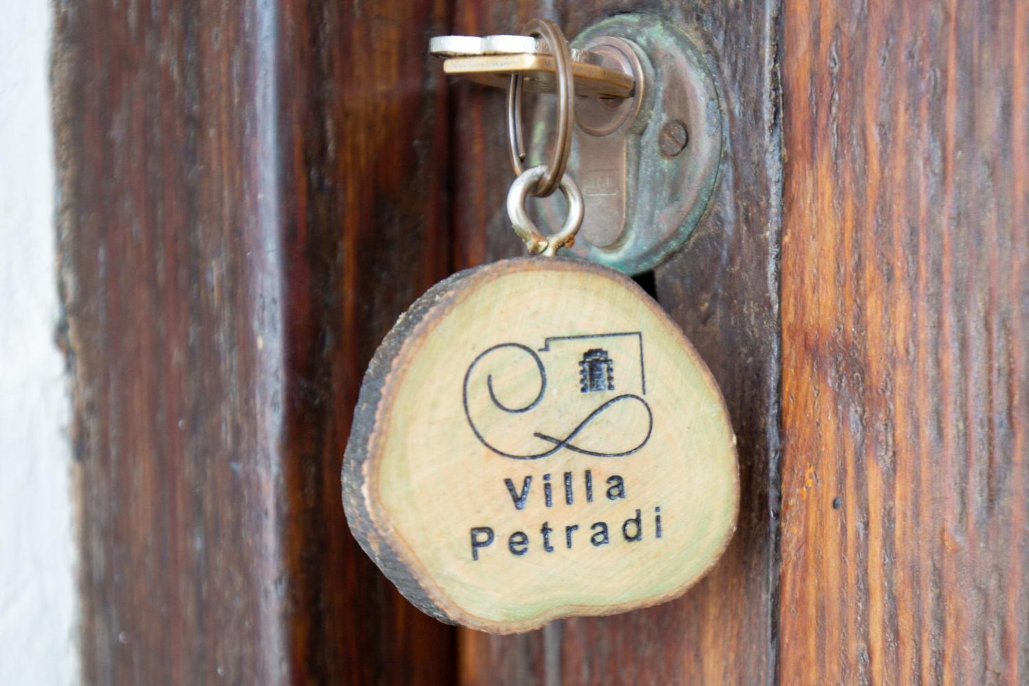 Petradi Studios & Villa เอเกียลิ ภายนอก รูปภาพ